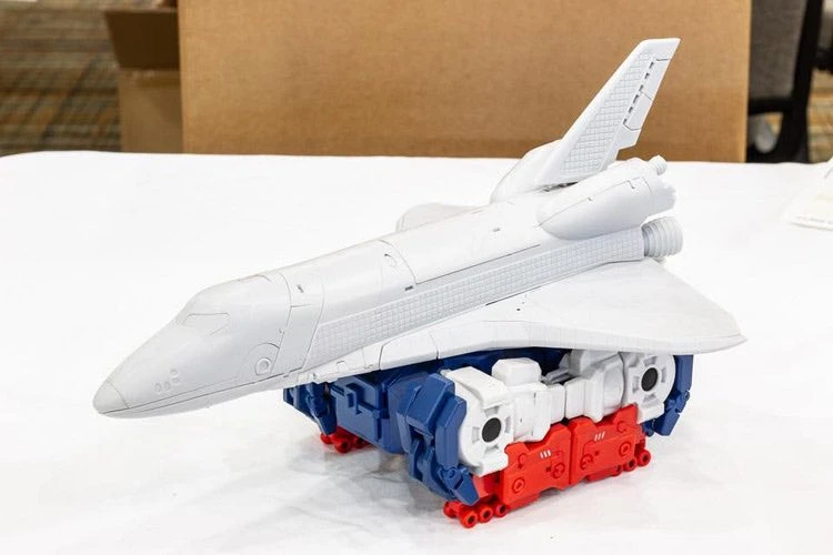 Mastermind Creations R-36 Inventa Sky Lynx - Image 16