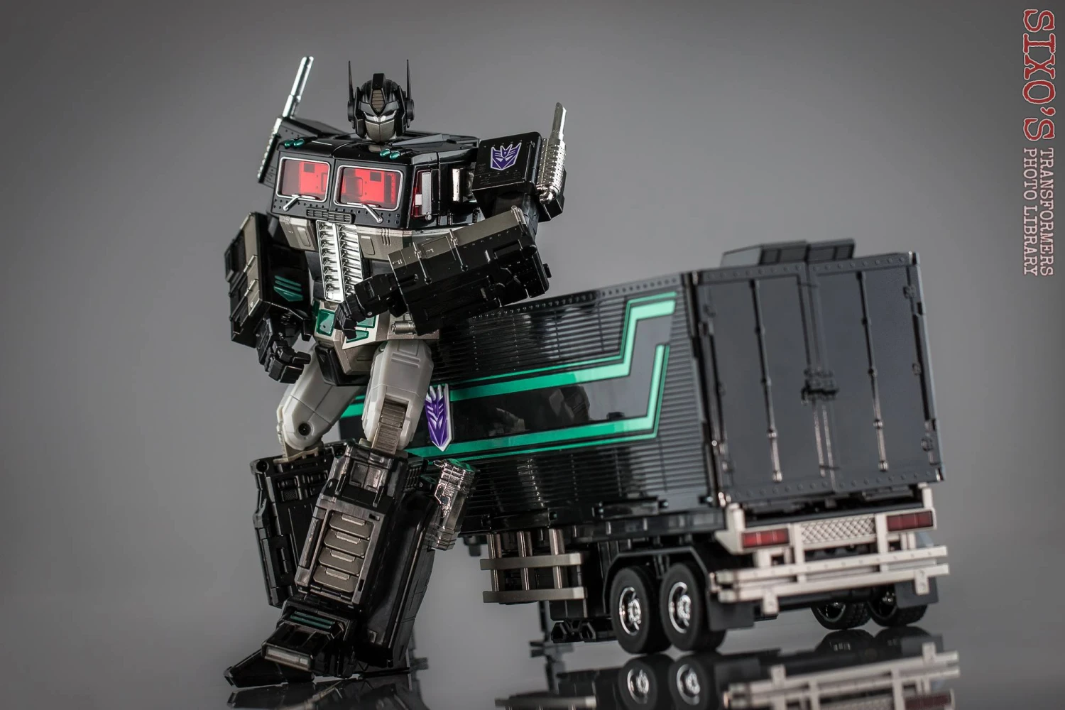 4th Party MP-10B Optimus Prime Black Version Figure & TrailerĀ - Image 6