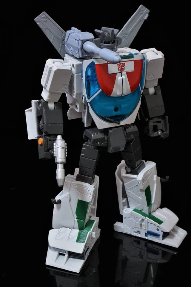 Takara MP-20+ Wheeljack Anime Color - Image 7
