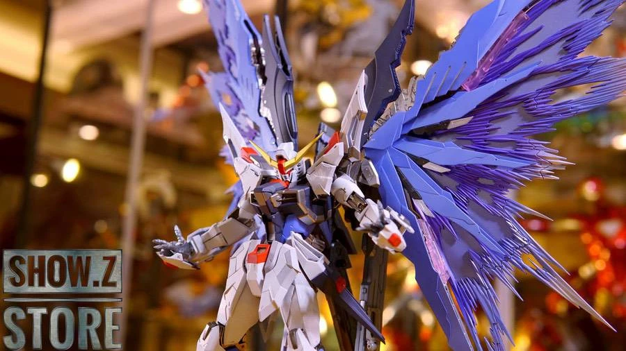 Metal Club 1/100 ZGMF-X42S Destiny Gundam W/ ZGMF-X10A Freedom Gundam Color Scheme - Image 5