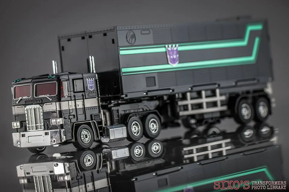 4th Party MP-10B Optimus Prime Black Version Figure & TrailerĀ - Image 7