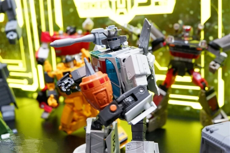 Takara MP-20+ Wheeljack Anime Color - Image 15