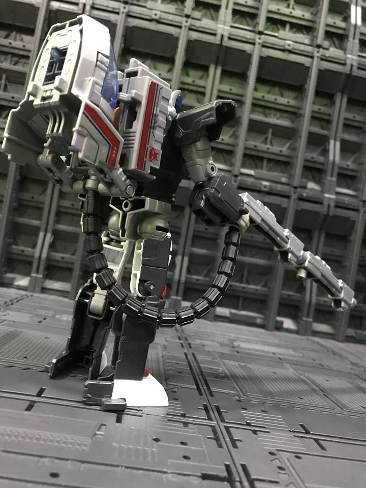 Hasbro PP-27 PP27 Optimal Optimus Power Of Prime Leader Class - Image 3