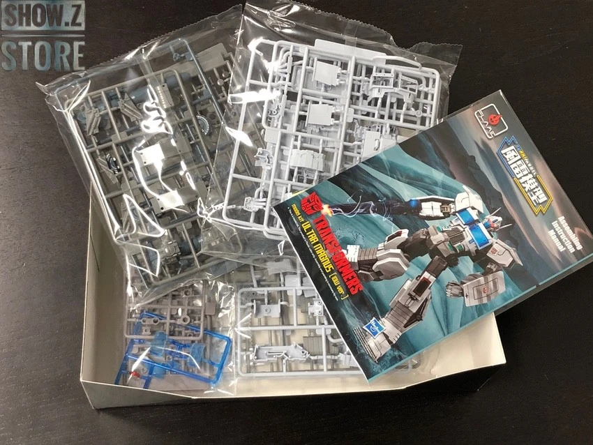 Flame Toys Furai Model Ultra Magnus Model Kit IDW Version - Image 3