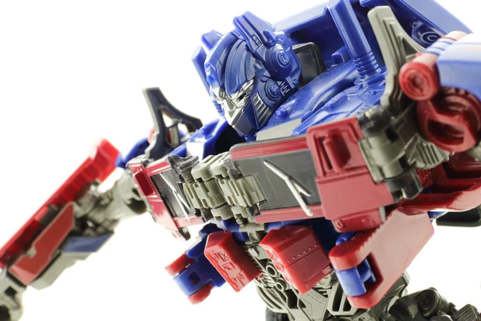 Weijiang SS-05 Optimus Prime MPSS Commander - Image 2