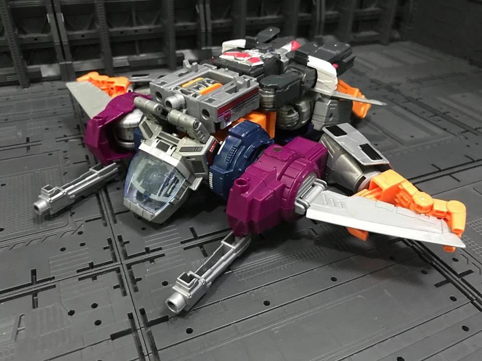 Hasbro PP-27 PP27 Optimal Optimus Power Of Prime Leader Class - Image 4