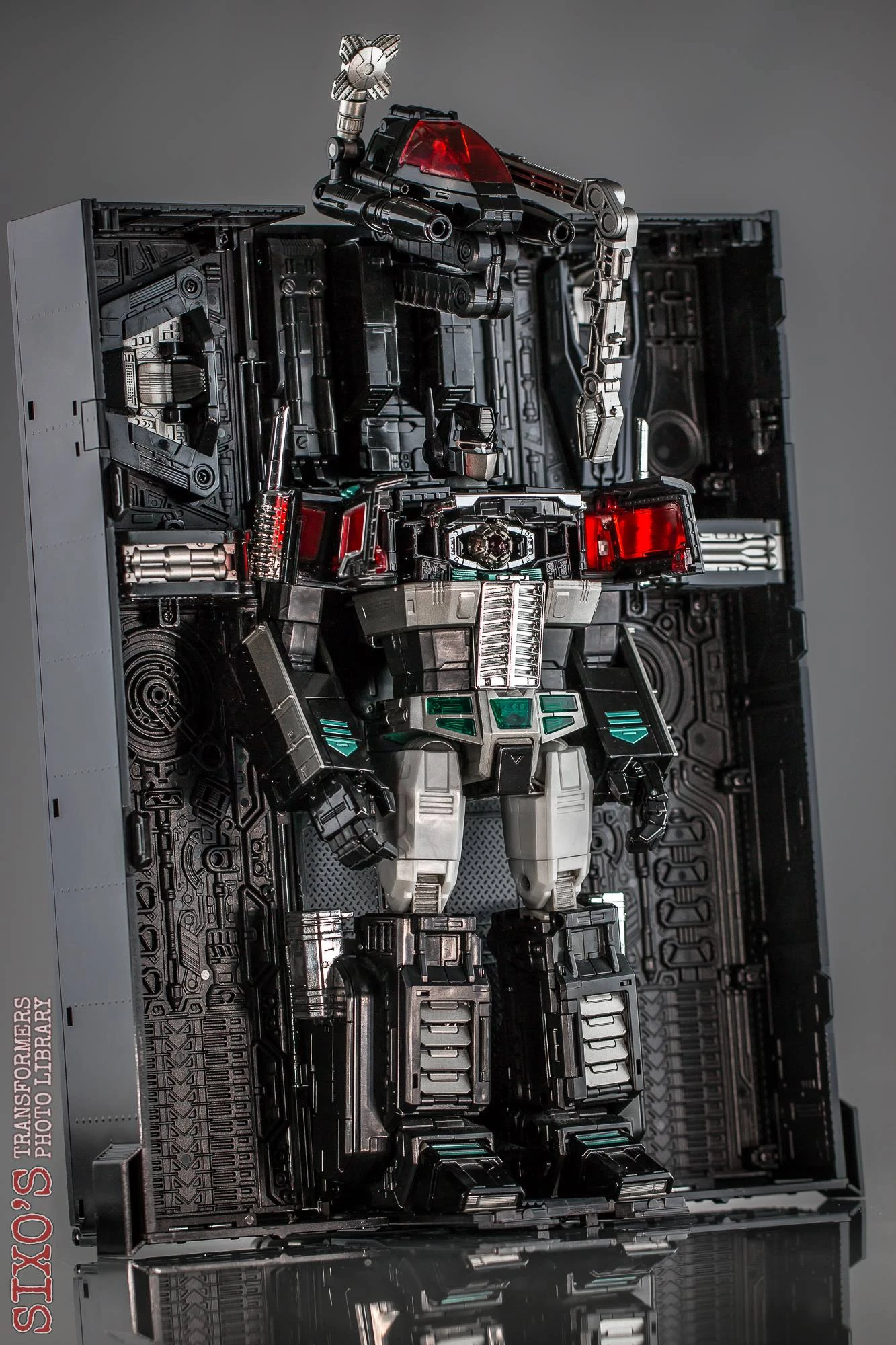 4th Party MP-10B Optimus Prime Black Version Figure & TrailerĀ - Image 4